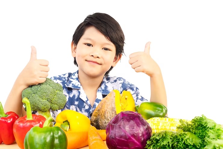Anak makan sayur dan buah